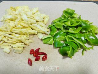 青椒玉米笋炒牛肉的做法步调：3