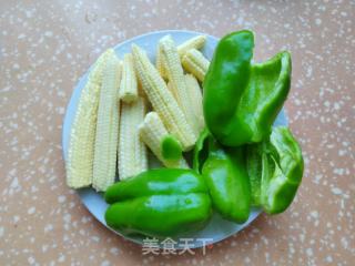 青椒玉米笋炒牛肉的做法步调：2