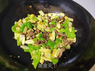 青椒玉米笋炒牛肉的做法步调：6