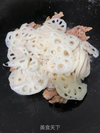 莲藕炒肉片的做法步调：7
