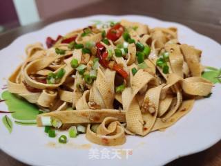 凉拌豆腐皮的做法步调：12