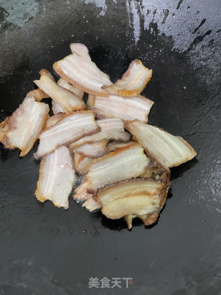 皋比青椒扣肉的做法步调：7