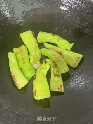 皋比青椒扣肉的做法步调：5