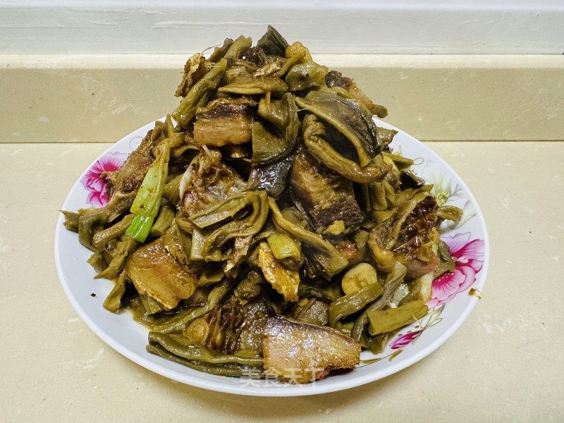 爽利笋干烧咸鱼的做法