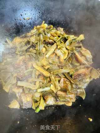 爽利笋干烧咸鱼的做法步调：7