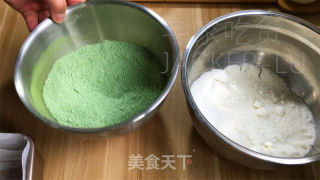 抹茶单色木樨糕，汇合了抹茶茶喷鼻战糕面幽香、木樨甘美于一体的特征面心。的做法步调：8
