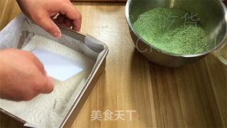 抹茶单色木樨糕，汇合了抹茶茶喷鼻战糕面幽香、木樨甘美于一体的特征面心。的做法步调：10