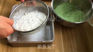 抹茶单色木樨糕，汇合了抹茶茶喷鼻战糕面幽香、木樨甘美于一体的特征面心。的做法步调：9