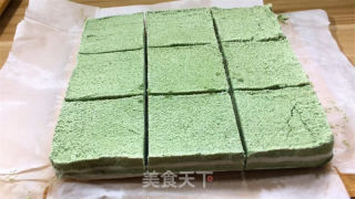 抹茶单色木樨糕，汇合了抹茶茶喷鼻战糕面幽香、木樨甘美于一体的特征面心。的做法步调：16