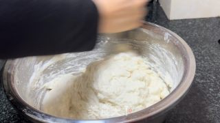 洋葱肉馅收里饼的做法步调：3