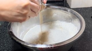 洋葱肉馅收里饼的做法步调：1