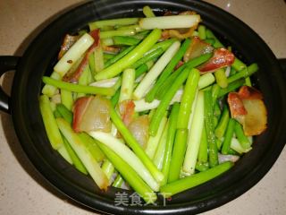 腊肉炒蒜苔的做法步调：6