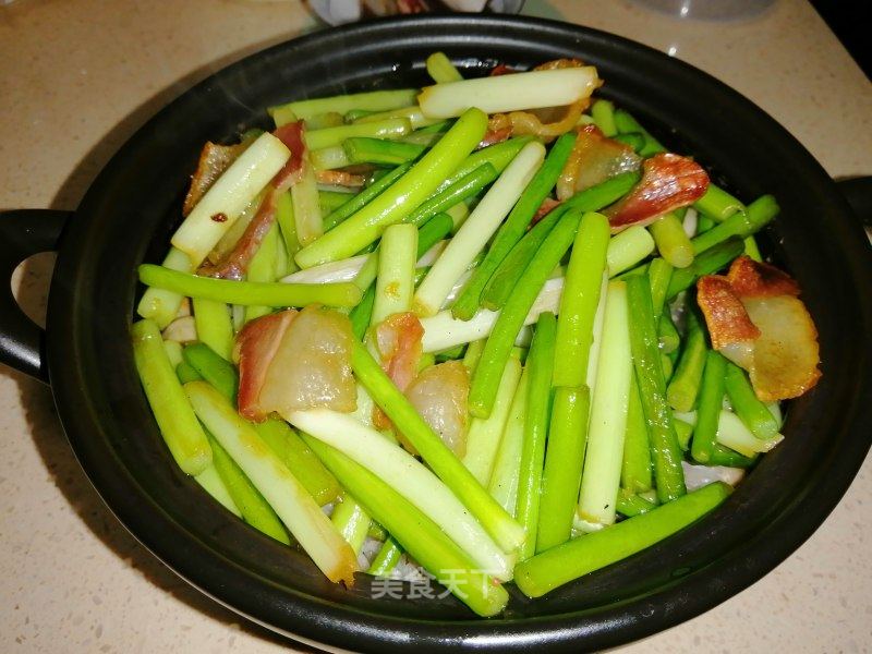 腊肉炒蒜苔的做法