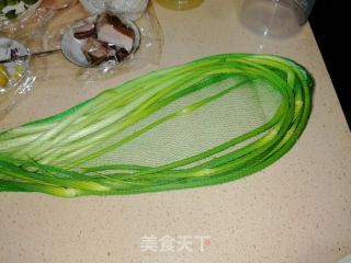腊肉炒蒜苔的做法步调：1