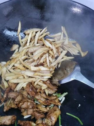 杏鲍菇炒肉的做法步调：8