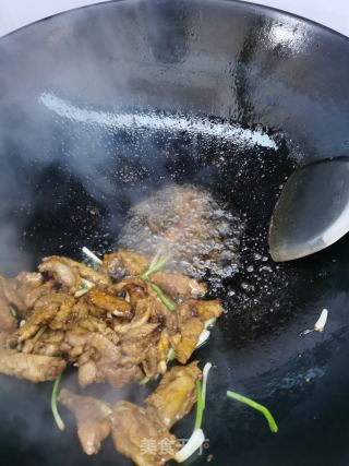 杏鲍菇炒肉的做法步调：6