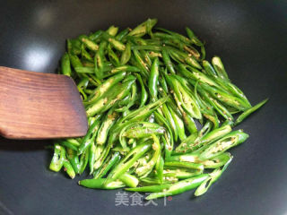 鲍鱼辣椒炒肉的做法步调：4