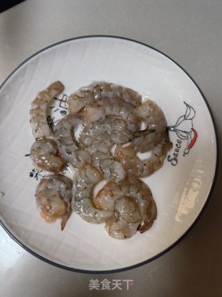 蒜苗炒虾仁的做法步调：1