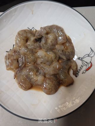 蒜苗炒虾仁的做法步调：2