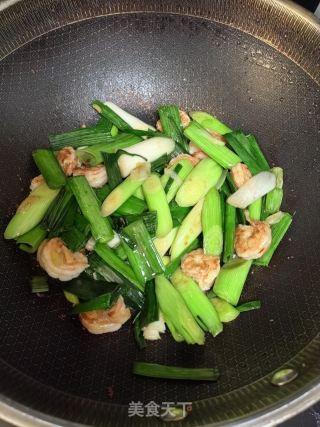 蒜苗炒虾仁的做法步调：7