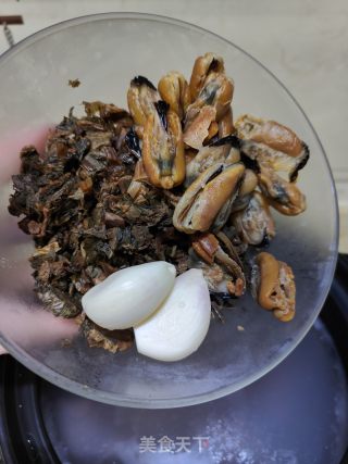 菜干咸骨粥的做法步调：5