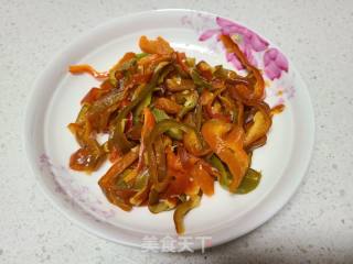 辣椒爆炒卤年夜肠的做法步调：1