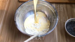 乌芝麻糊千层司康，金黄酥坚，层层叠叠，苦度适中，恰如其分。的做法步调：6