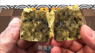 乌芝麻糊千层司康，金黄酥坚，层层叠叠，苦度适中，恰如其分。的做法步调：20