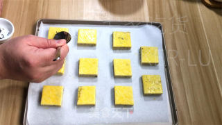 乌芝麻糊千层司康，金黄酥坚，层层叠叠，苦度适中，恰如其分。的做法步调：15