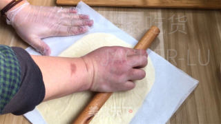 乌芝麻糊千层司康，金黄酥坚，层层叠叠，苦度适中，恰如其分。的做法步调：9