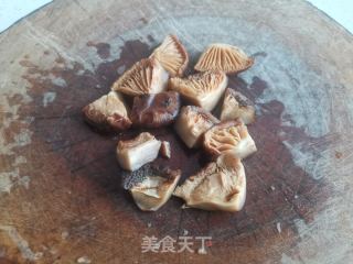 白烧黄花鱼的做法步调：5