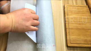 乌金抹茶卷，奶油喷鼻醇取抹茶苦苦融合正在一同，带去的美好心感。的做法步调：23