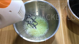 乌金抹茶卷，奶油喷鼻醇取抹茶苦苦融合正在一同，带去的美好心感。的做法步调：6