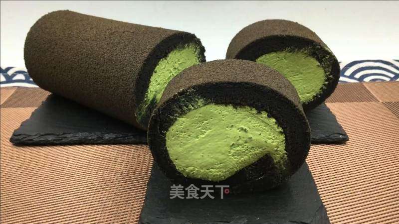 乌金抹茶卷，奶油喷鼻醇取抹茶苦苦融合正在一同，带去的美好心感。的做法