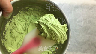 乌金抹茶卷，奶油喷鼻醇取抹茶苦苦融合正在一同，带去的美好心感。的做法步调：20