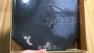 乌金抹茶卷，奶油喷鼻醇取抹茶苦苦融合正在一同，带去的美好心感。的做法步调：11