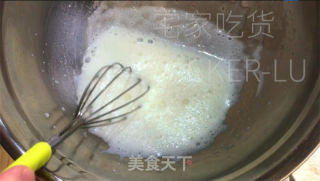 乌金抹茶卷，奶油喷鼻醇取抹茶苦苦融合正在一同，带去的美好心感。的做法步调：2