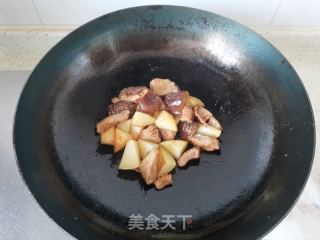 鸡翅烧土豆的做法步调：11