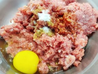 百财饺子的做法步调：3