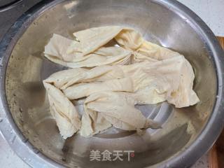 芹菜叶炒干豆皮的做法步调：2