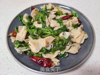 芹菜叶炒干豆皮的做法步调：6