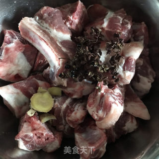 陈皮烧排骨的做法步调：1