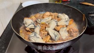 死蚝焖鸡的做法步调：11