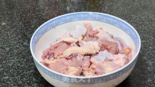死蚝焖鸡的做法步调：1