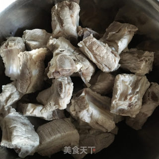 糖醋排骨的做法步调：1