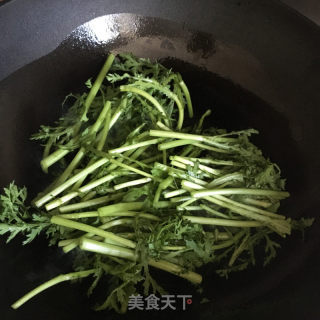 蒜泥炒茼蒿的做法步调：4