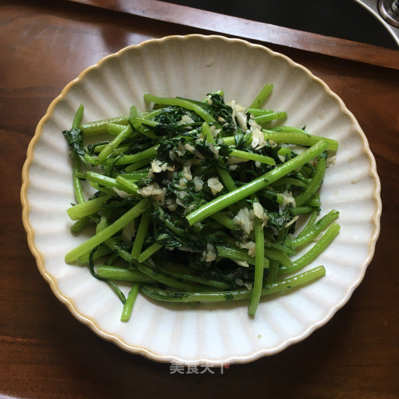 蒜泥炒茼蒿的做法