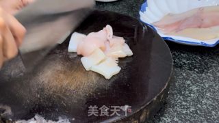 椒盐鱿鱼的做法步调：1