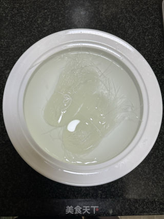 肉沫干鱿鱼炒粉丝的做法步调：3