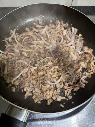肉沫干鱿鱼炒粉丝的做法步调：7